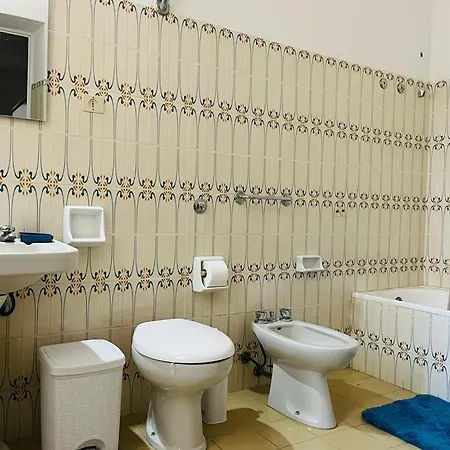 Apartment In Under Grand Palm Tree & Garden