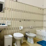 Apartman In Under Grand Palm Tree & Garden